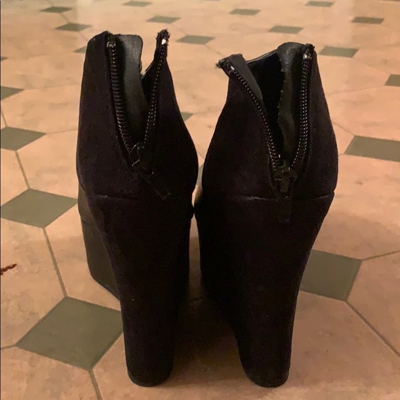 Party Wedge - Picture 3 of 4